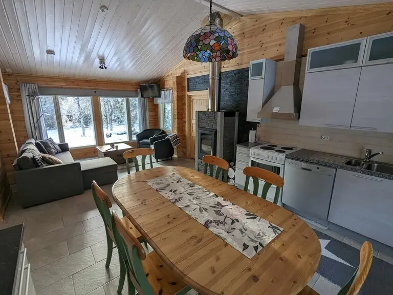 Tout confort La maison est toute équipée, ce qui peut permettre d'avoir sa propre indépendance si vous voulez cuisiner.