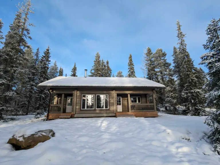 Une maison récente La maison a été construite récemment dans les années 2020.